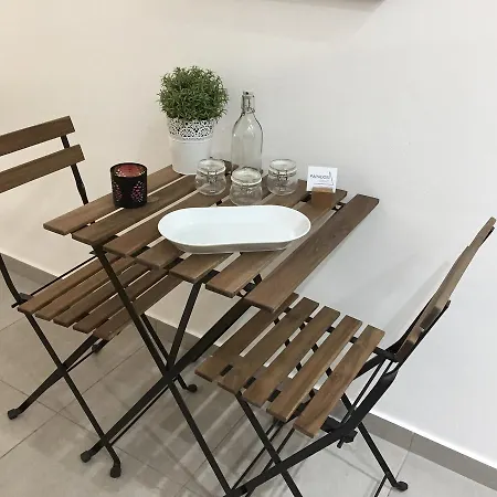 Papados Court Apartment *