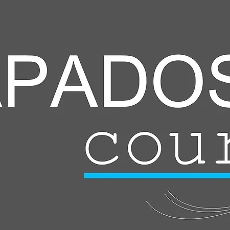 Papados Court Apartment *